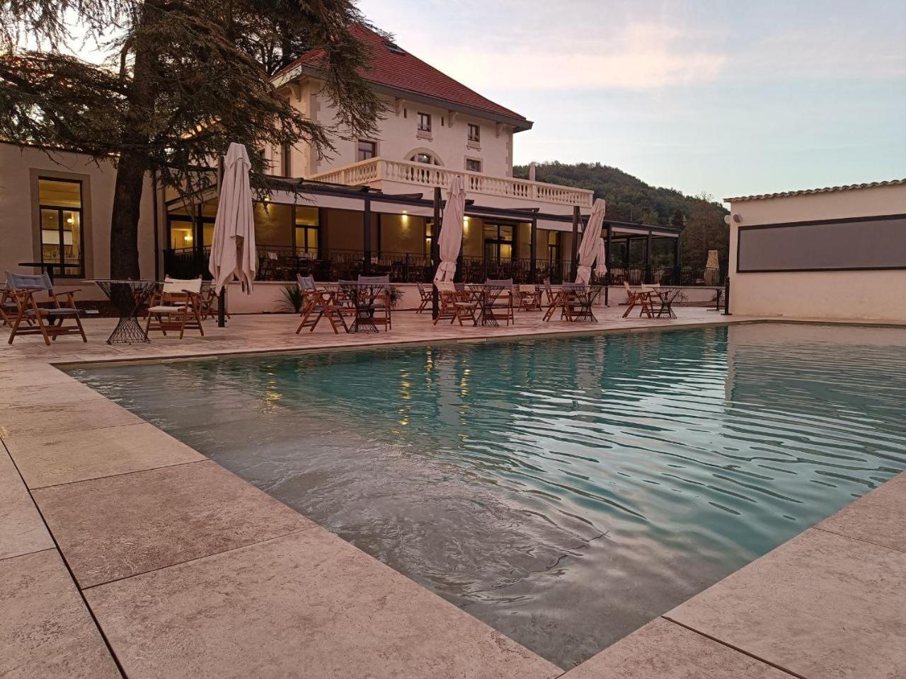 Hotel Sequoias Golf & Ressort Ruy-Montceau Exterior foto