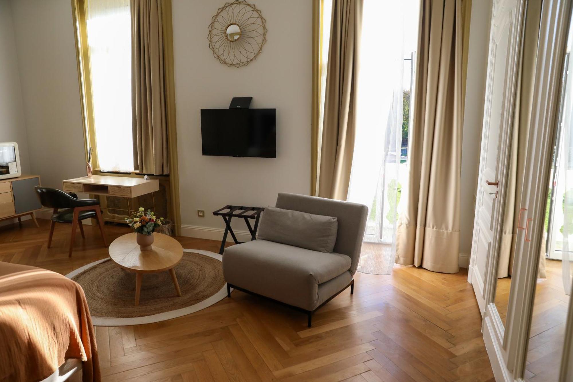 Hotel Sequoias Golf & Ressort Ruy-Montceau Exterior foto