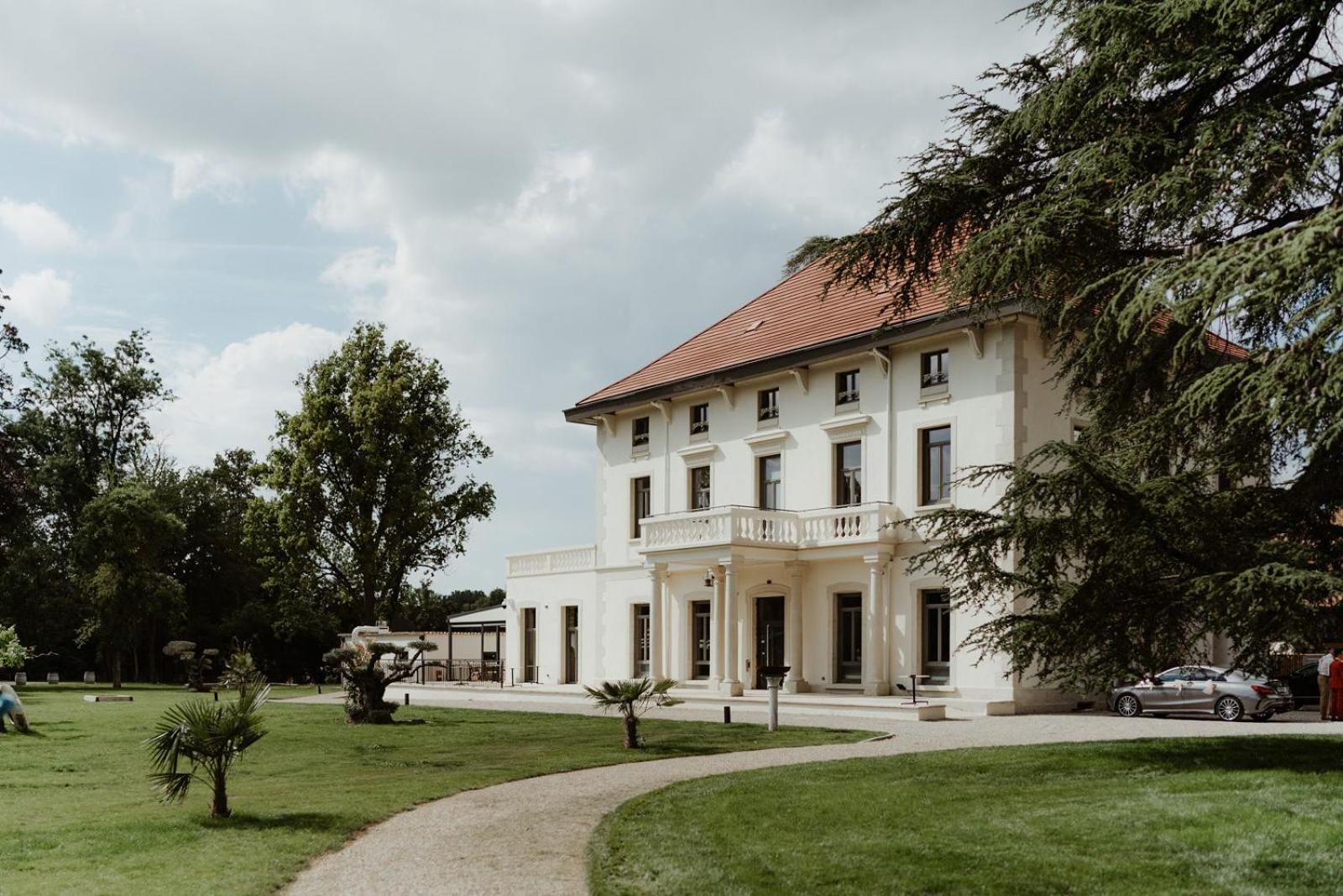 Hotel Sequoias Golf & Ressort Ruy-Montceau Exterior foto